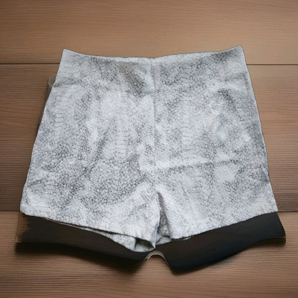 Angl Snakeskin Print Micro Shorts Sz Medium White w Side Zip